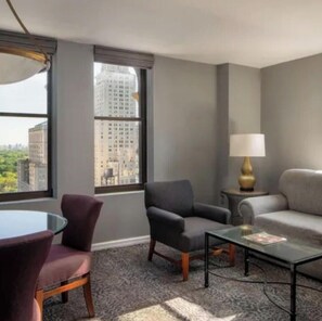 TV - Cozy 1-bedroom apartment in amazing New York at Christmastime (New York)