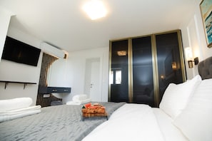 In-room safe, iron/ironing board, travel cot, free WiFi - Villa D’ Republic Dubrovnik – Infinity Pool & Old Town Views (Dubrovnik)