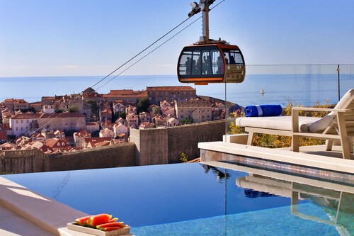 Villa D’ Republic Dubrovnik – Infinity Pool & Old Town Views