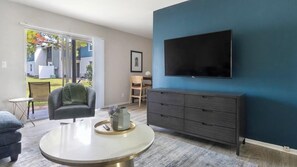 Smart TV - Landing | Stylish 1BD, Gym (Dunedin)