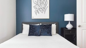 Desk, iron/ironing board, WiFi, bed sheets - Landing | Stylish 1BD, Gym (Dunedin)