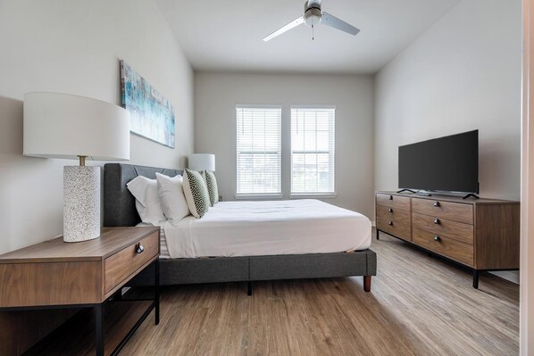 2 bedrooms, desk, iron/ironing board, WiFi