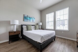 2 slaapkamers, een bureau, een strijkplank/strijkijzer, wifi