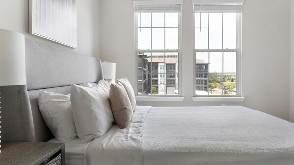 Desk, iron/ironing board, WiFi, bed sheets