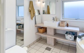 Shower - 3 bedroom gorgeous home in Knebel (Knebel)