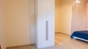 Camera Deluxe con letto matrimoniale o 2 letti singoli, letti multipli, lato giardino | Wi-Fi gratuito