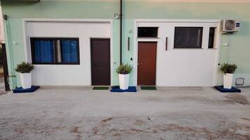 إطلالة على الفناء