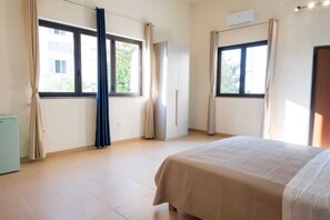 Quarto quádruplo luxo, vista para o jardim | Wi-Fi de cortesia