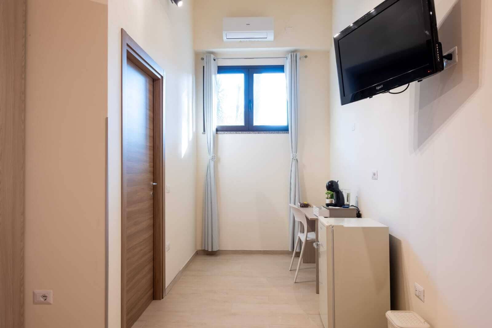 Comfort Double Room, Courtyard View | Living area