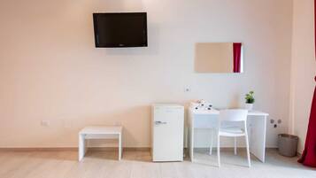 Camera Deluxe con letto matrimoniale o 2 letti singoli, letti multipli, lato giardino | Wi-Fi gratuito