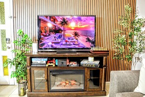 Smart TV, chimenea y videojuegos 