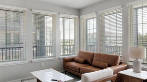 Smart TV - Landing | Amazing 2BD, Clubhouse, Gym (Wimauma)