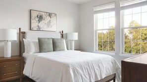 2 bedrooms, desk, iron/ironing board, WiFi - Landing | Modern 2BD, Clubhouse, Gym (Wimauma)
