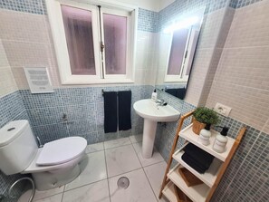 Shower, hair dryer, bidet, towels - Apartamento vista Mar Caleta de Interián - Casa Oceano (La Caleta de Interián)