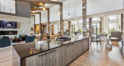 Landing | Chic 1BD, Gym, Clubhouse