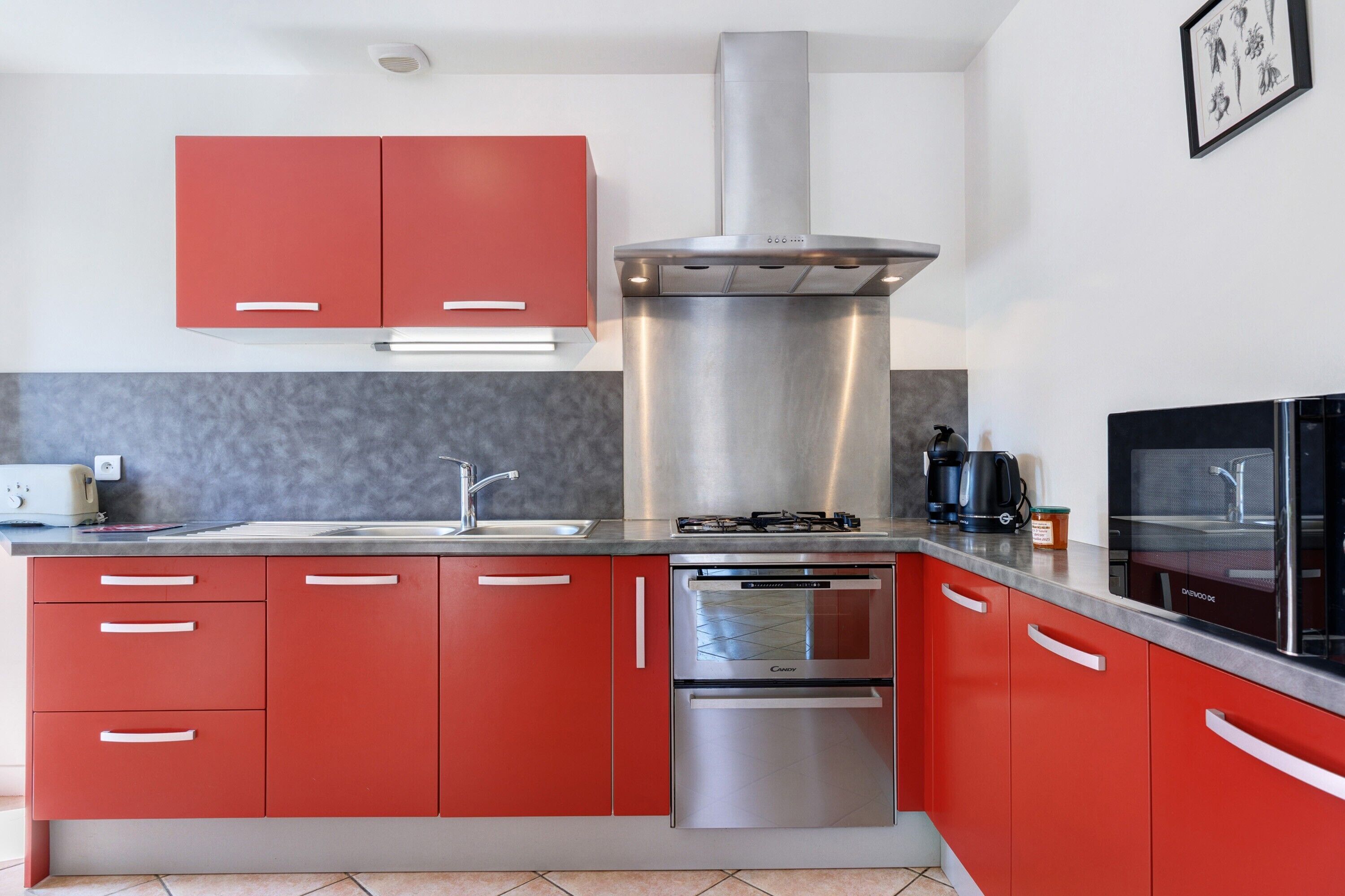 Kühlschrank, Mikrowelle, Ofen, Herdplatte