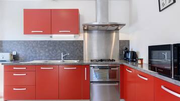 Kühlschrank, Mikrowelle, Ofen, Herdplatte