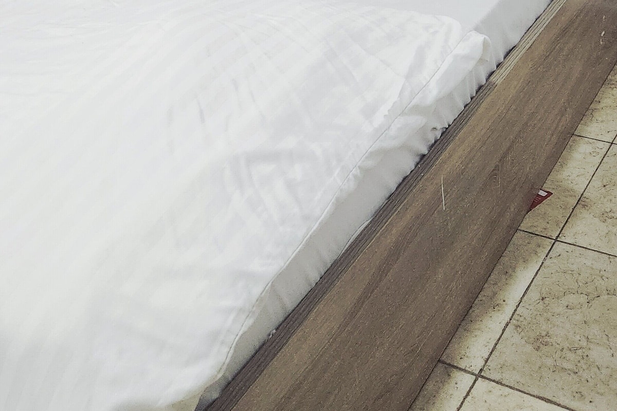 Classic Suite | Laptop workspace