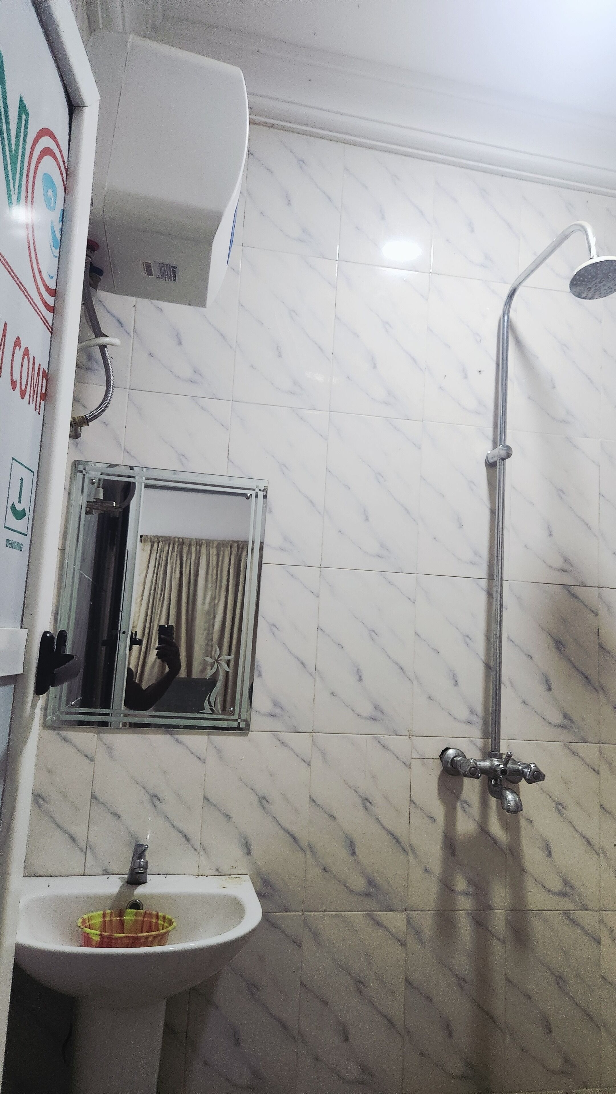 家庭公寓 | 浴室 | 淋浴设施、毛巾、肥皂、卫生纸