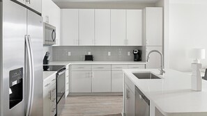 Fridge, dining tables - Landing | Stunning 1BD, Clubhouse, Gym (Wimauma)