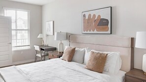 Desk, iron/ironing board, WiFi, bed sheets - Landing | Stunning 1BD, Clubhouse, Gym (Wimauma)