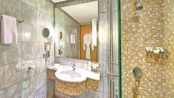 Twin Room | Bilik Mandi | Pancuran mandi, kelengkapan dandanan diri percuma, pengering rambut