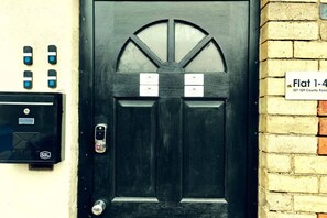 Exterior detail - Lodginet Stays - County View | 1BR Flat 4 (Liverpool)