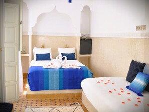 家庭独立别墅, 5 间卧室, 客房清洁服务, 山景 | 客房内保险箱、办公桌、笔记本电脑工作区、隔音