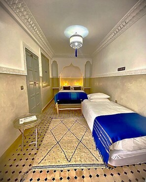 Casa família, 5 quartos, serviço de arrumação, vista para a montanha | Cofres nos quartos, escrivaninha, espaço de trabalho para notebook