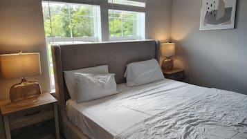 Desk, iron/ironing board, WiFi, bed sheets