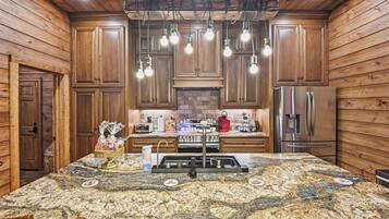 KylskÄp, mikrovÄgsugn, ugn och spishÀll