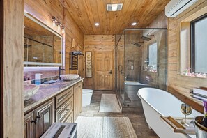 Shower, bidet - Raka Ranch 70 Acre Woodland Retreat Private Just For You! (Folsom)