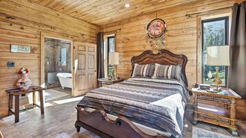 2 makuuhuonetta, työpöytä, silitysrauta/-lauta, ilmainen Wi-Fi