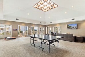 Games room - Beautiful Condo-Pool Hot Tub Tennis Walk to Beach! (Hilton Head Island)