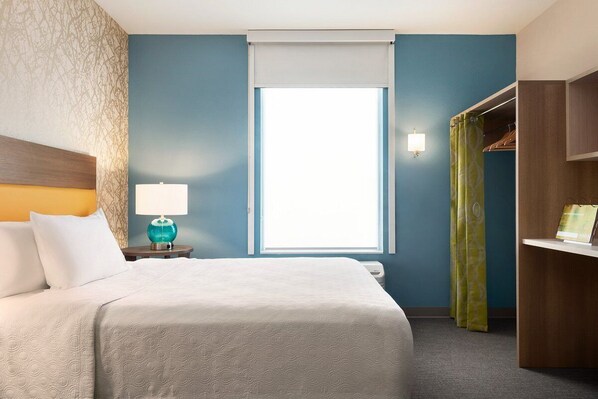 Tabla de planchar con plancha, wifi gratis, ropa de cama