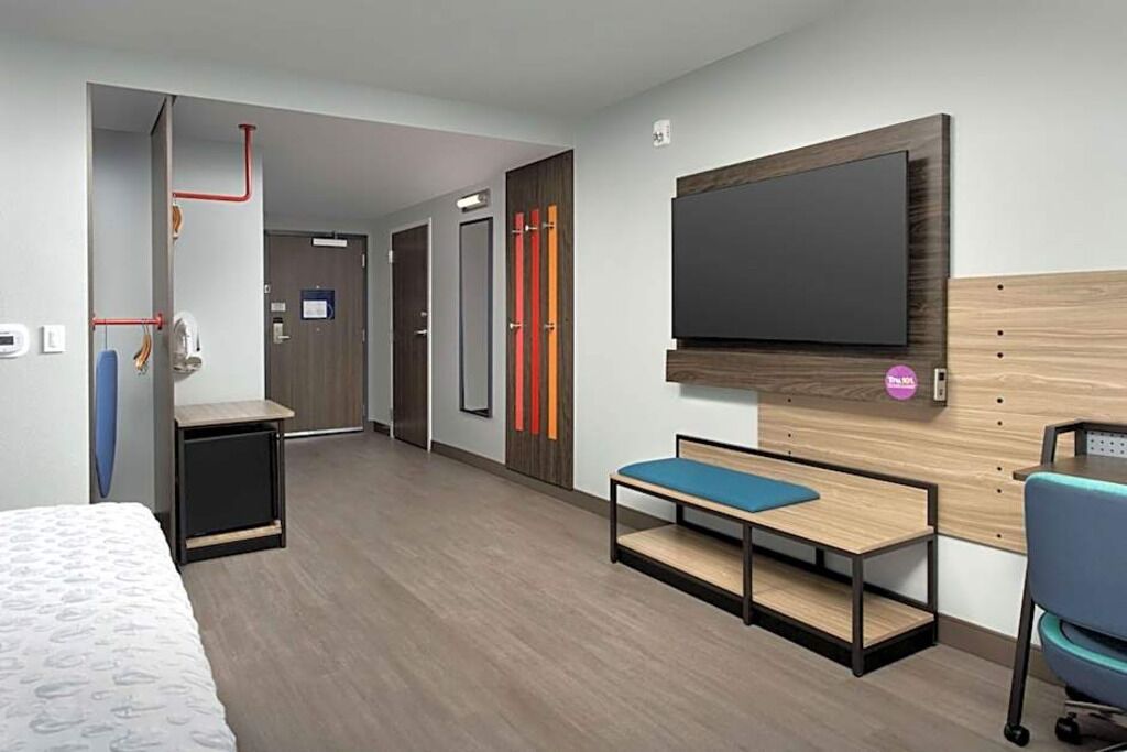 Modern Miami Escape With Breakfast Minutes From Airport & Local Attractions - Coral Gables, FL