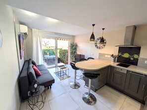 Smart TV - THE OASIS – 1-Bedroom Apartment with Garden *Pool *Air Cond *Beach 200m *Parking (Palavas-les-Flots)