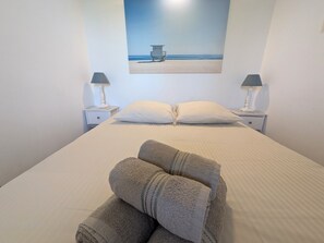 Iron/ironing board, free WiFi - THE OASIS – 1-Bedroom Apartment with Garden *Pool *Air Cond *Beach 200m *Parking (Palavas-les-Flots)