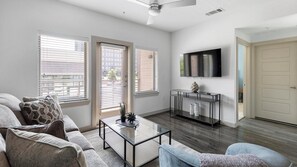 Smart TV - Landing | Amazing 1BD, Gym, Pool (Allen)