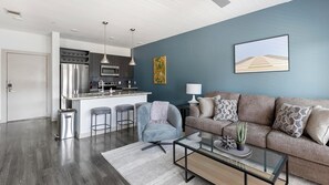 Smart TV - Landing | Stylish 1BD, Gym, Pool (Allen)