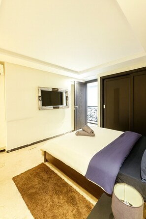 Coffres-forts dans les chambres, fer et planche à repasser, Wi-Fi