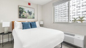 Desk, iron/ironing board, WiFi, bed sheets - Landing | Chic Studio, Gym, Clubhouse (St. Petersburg)