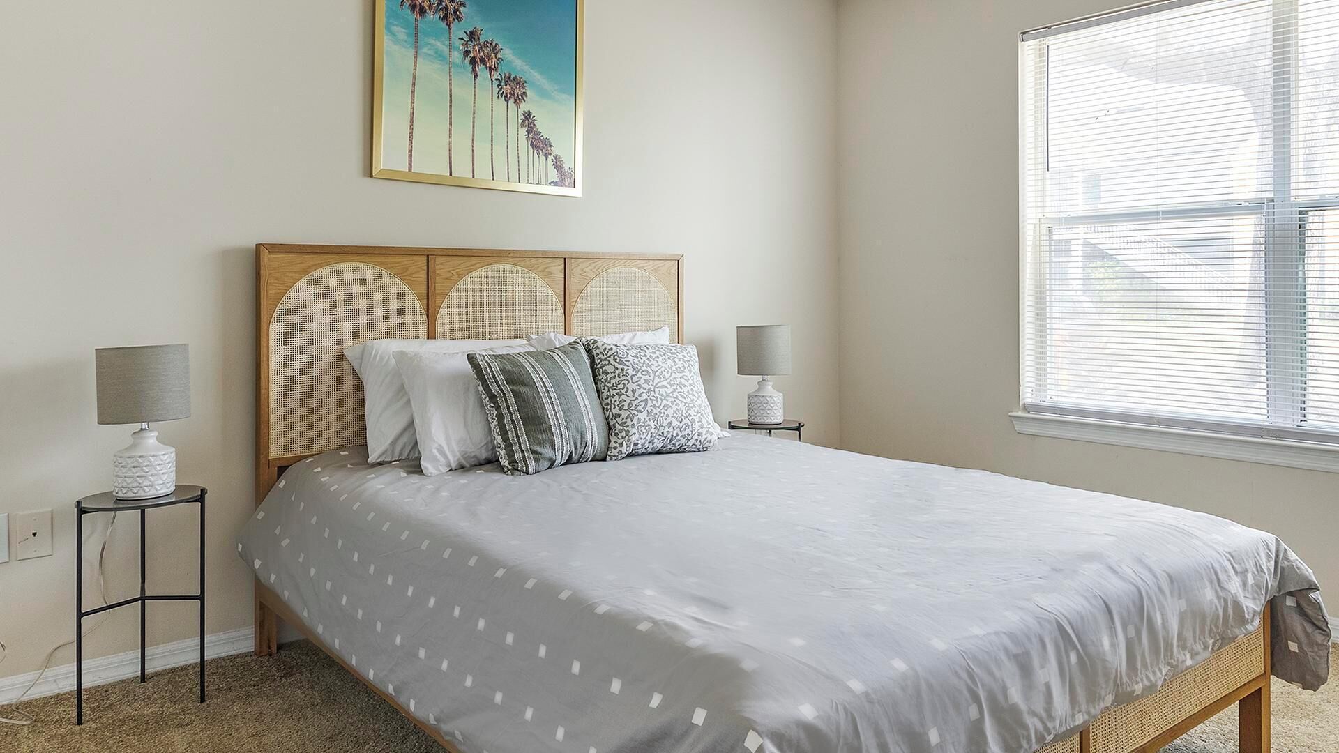 Bureau, fer et planche à repasser, Wi-Fi, draps fournis