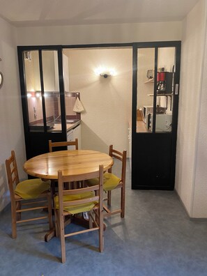 Dining - Apartment Hautes-Pyrénées (Campan)