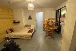 Living area - Apartment Hautes-Pyrénées (Campan)