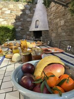 Petit déjeuner complet compris tous les jours
