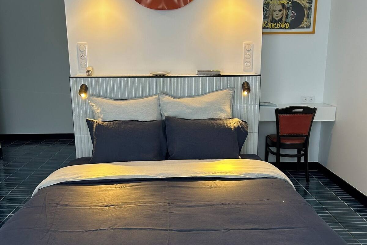 Caja de seguridad en la habitación y cortinas blackout