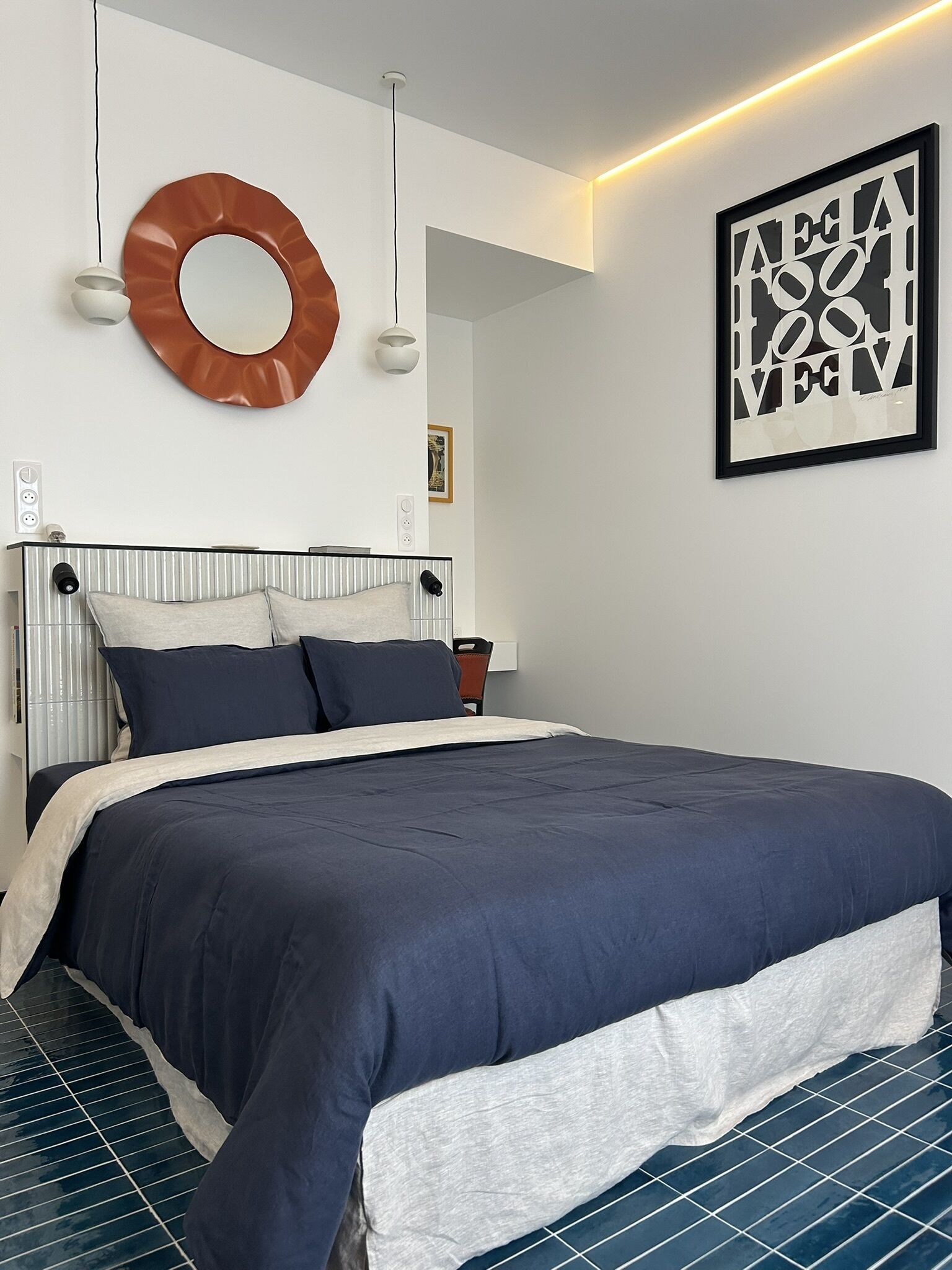 Minibar, caja de seguridad en la habitación y cortinas blackout 