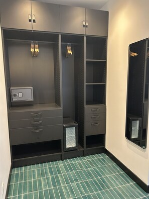 Executive Suite, Ensuite