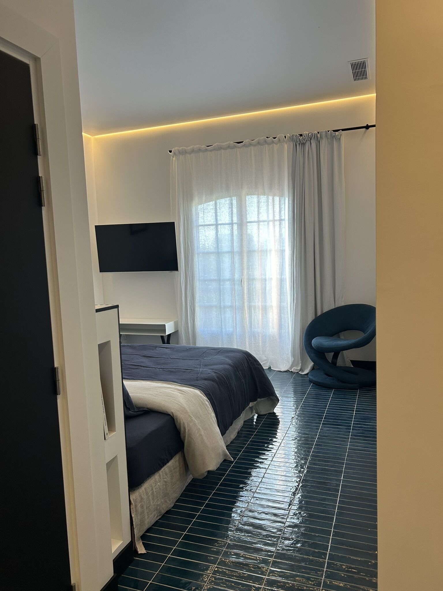Superior-Suite, mit Bad, Poolblick | Minibar, Zimmersafe, Verdunkelungsvorhänge, schallisolierte Zimmer